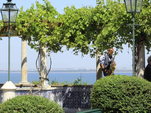 Toeristische Beweging Het Uitkijkpunt Van Santa Luzia Lissabon Juli 2021 — Stockfoto