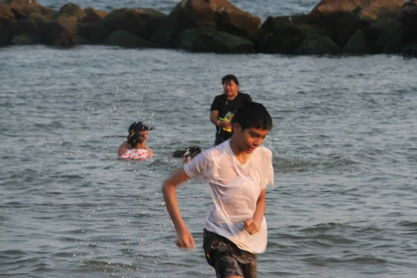 Πλήθος Coney Island Beach Στο Μπρούκλιν Ιουλίου 2021 Coney Island — Φωτογραφία Αρχείου