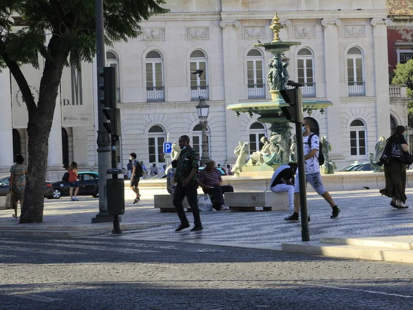 Движение Людей Улицах Туристических Мест Лиссабоне Июля 2021 Года Лиссабон — стоковое фото