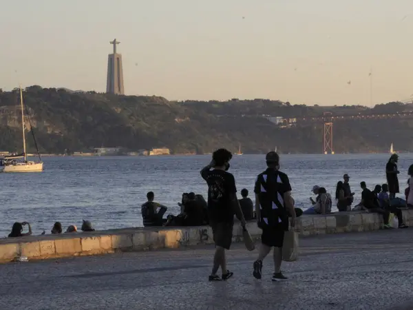 Cais Sodre Lisabonu Července2021 Lisabon Portugalsko Lidé Užívají Příjemný Den — Stock fotografie