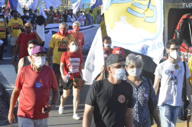 (Başkan Bolsonaro 'nun Natal' daki hükümetine karşı protesto. 24 Temmuz 2021, Natal, Brezilya: Protestocular, cumhurbaşkanının görevden alınması nedeniyle Jair Bolsonaro hükümetini protesto etti