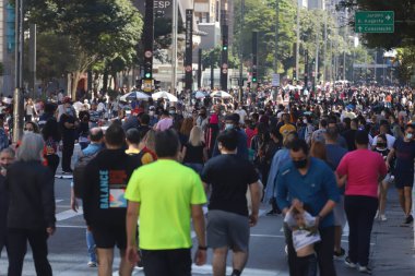 Paulista Caddesi, Sao Paulo 'da. 25 Temmuz 2021, Sao Paulo, Brezilya: Paulista Bulvarı 'nda 25 Temmuz Pazar günü, Sao Paulo' da, geçen hafta sonu halka yeniden açıldı.. 