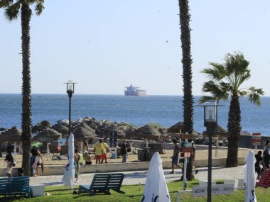 (Rio de Janeiro 'daki Ipanema Sahili' nde banyo hareketleri. 25 Temmuz 2021, Rio de Janeiro, Brezilya: Güneşli bir gün, 25 Temmuz Pazar günü, Coronavirus salgınının ortasında Rio de Janeiro 'daki Ipanema plajında yıkanır.  