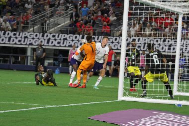 (Concacaf Gold Cup çeyrek finali: ABD Jamaika 'ya karşı. 25 Temmuz 2021, Dallas, Teksas, ABD: Birleşik Devletler milli takımından Matthew Hoppe, futbol maçında attığı golü kutluyor: Beetwen USA ve Jamaika çeyrek final maçında Concacaf Gold c