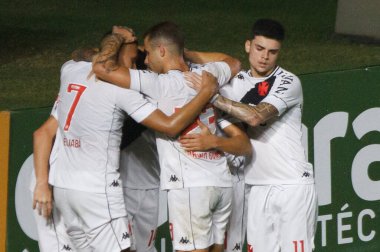 (Brezilya Futbol Şampiyonası İkinci Lig: Vasco da Gama ve Guarani. 24 Temmuz 2021, Rio de Janeiro, Brezilya: Vasco da Gama 'dan Vasco da Gama ile Guarani arasında oynanan futbol maçında Cano' nun attığı golün kutlanması, 14. raunt için geçerli.