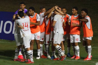 (Brezilya Futbol Şampiyonası İkinci Lig: Vasco da Gama ve Guarani. 24 Temmuz 2021, Rio de Janeiro, Brezilya: Vasco da Gama 'dan Leo Jaba' nın attığı golün kutlanması, Vasco da Gama ile Guarani arasında oynanan futbol maçı sırasında, 14. r için geçerli