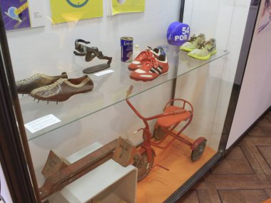 Lizbon 'daki Ulusal Spor Müzesi. 21 Temmuz 2021, Lizbon, Portekiz: Spor ürünleri 21 Temmuz Çarşamba günü Lizbon, Portekiz 'deki Ulusal Spor Müzesi' nde sergilenecek. Müze, Lizbon 'un en önemli bölgelerinden biri olan Palacio Foz' da yer almaktadır.