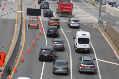  New York 'taki RFK Köprüsü' nde yoğun araç trafiği. 26 Temmuz 2021, New York, ABD: New York 'taki Astoria bölümünde Robert Kennedy Köprüsü üzerinde ağır bir araç hareketi var.