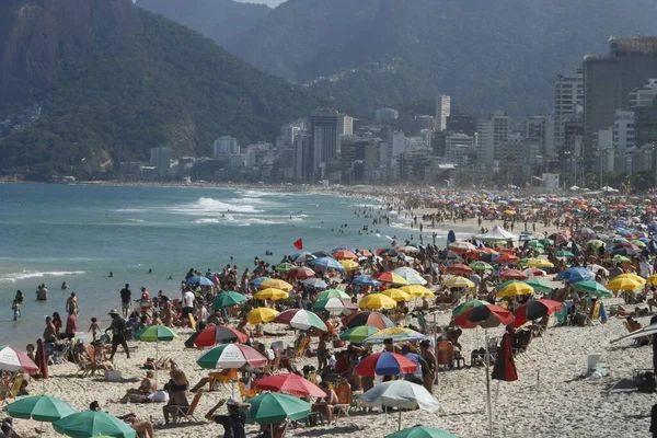Int Movimento Bagnanti Sulla Spiaggia Ipanema Rio Janeiro Luglio 2021 — Foto Stock