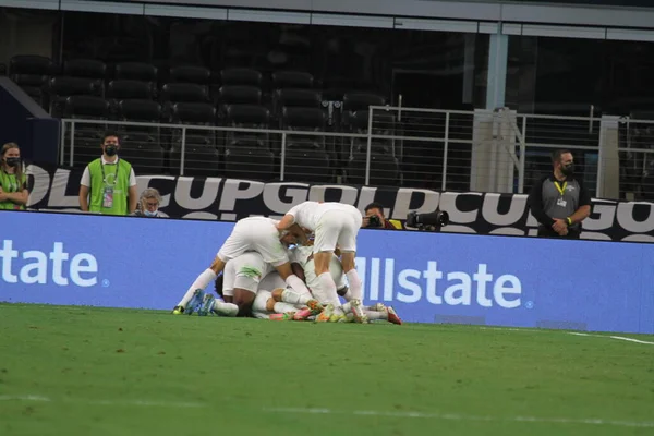 Concacaf Gold Cup Quarters决赛 哥斯达黎加对加拿大 2021年7月25日 美国德克萨斯州达拉斯市 来自加拿大的斯蒂芬 尤斯特基奥在足球赛期间庆祝了他的进球 他的进球在哥斯达黎加和加拿大的四分之一决赛中都是有效的 — 图库照片