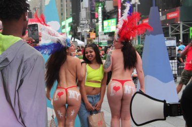  NYPD arrest a man who shouts shame on you at naked entertainers at Time Square. July 29, 2021, New York, USA: A man who was shouting shame on you at naked female entertainers and cowgirl for their exposition at Times Square 