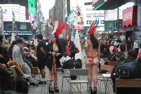 Polícia Prende Homem Que Envergonha Artistas Nus Time Square Julho — Fotografia de Stock