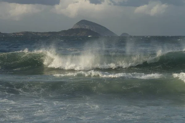 Rio Janeiro Najzimniejszą Nocą Roku Szalejącymi Falami Plażowymi Lipca 2021 — Zdjęcie stockowe