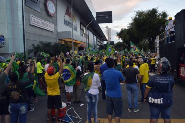 Natal 'da sesli basılı oylama ile gösteri. 1 Ağustos 2021, Natal, Brezilya: Cumhurbaşkanı Jair Bolsonaro 'nun destekçileri, 1 Ağustos Pazar günü Rio Grande do Norte' de Natal caddelerinde oy kullanabilmesi için baskı yapılmasını protesto etti.. 