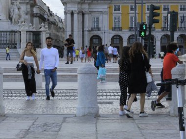1 Ağustos 2021, Lizbon, Portekiz: Avrupa yazının ortasında, Lizbon 'un en çok ziyaret edilen yerlerinden biri olan Comercio Meydanı' nda hareket. 