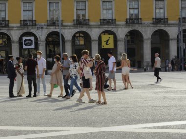 1 Ağustos 2021, Lizbon, Portekiz: Avrupa yazının ortasında, Lizbon 'un en çok ziyaret edilen yerlerinden biri olan Comercio Meydanı' nda hareket. 