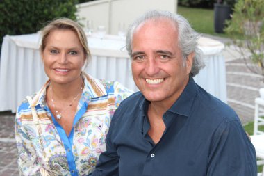 'La Terrazza Dolce Vita' nın basımı İtalya 'nın Rimini kentinde yapılmıştır. 2 Ağustos 2021, Rimini, İtalya: Rimini, Kuzey İtalya 'daki Grand Hotel de Rimini' nin Bahçesi, 