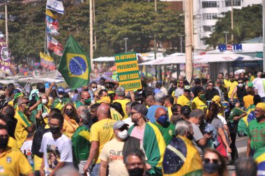 Başkan Bolsonaro lehine ve basılı ve sesli oylamayla protesto edin. 1 Ağustos 2021, Rio de Janeiro, Brezilya: Cumhurbaşkanı Jair Bolsonaro 'nun destekçileri Rio de Janeiro' daki Copacabana plajı yakınlarındaki Atlantica Bulvarı 'nda bir gösteri yaptılar.