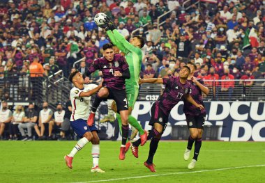 ABD, Concacaf Altın Kupa Finali 'ni kazandı. 1 Ağustos 2021, Las Vegas, ABD: ABD, Las Vegas 'taki Allegiant Stadyumu' nda oynanan Concacaf Gold Kupası finalinde Meksika 'ya karşı oynanan futbol maçını kazandı. Miles Robinson (ABD) ekstra süre içindeki tek golü attı 