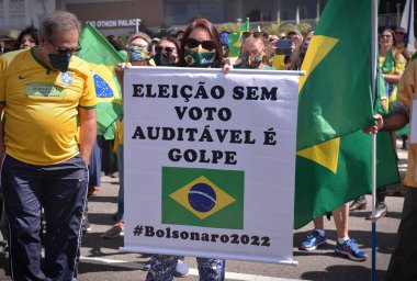 Başkan Bolsonaro lehine ve basılı ve sesli oylamayla protesto edin. 1 Ağustos 2021, Rio de Janeiro, Brezilya: Cumhurbaşkanı Jair Bolsonaro 'nun destekçileri Rio de Janeiro' daki Copacabana plajı yakınlarındaki Atlantica Bulvarı 'nda bir gösteri yaptılar.