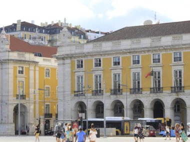 1 Ağustos 2021, Lizbon, Portekiz: Avrupa yazının ortasında, Lizbon 'un en çok ziyaret edilen yerlerinden biri olan Comercio Meydanı' nda hareket. 