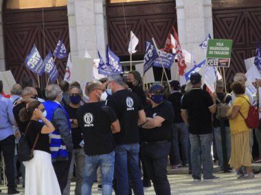 (CGD banka çalışanları Lizbon 'da grev yapıyor. 9 Ağustos 2021, Lizbon, Portekiz: Caixa Geral de Depositos (CGD) çalışanları CGD 'nin Lizbon' daki genel merkezi önünde grevdeler