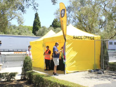 Bisiklet: 82. baskı Volta a Portugal. 4 Ağustos 2021, Lizbon, Portekiz: Efapel takımından bisikletçi Rafael Reis (sarı), Volta a Portugal 'ın 82.