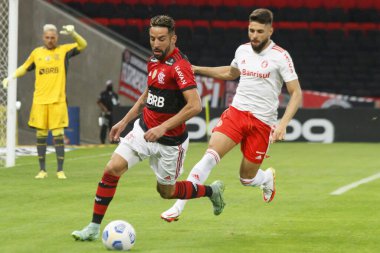 (SPO) Brezilya Futbol Şampiyonası: Flamengo ve International. 8 Ağustos 2021, Rio de Janeiro, Brezilya:: Flamengo takımından Mauricio Isla, Flamengo ve Internacional arasında oynanan futbol maçı sırasında, Brezilya Futbol Şampiyonluğu 'nun 15. raundunda geçerlidir.