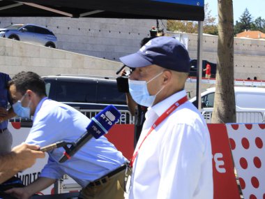 Bisiklet: 82. baskı Volta a Portugal. 4 Ağustos 2021, Lizbon, Portekiz: Efapel takımından bisikletçi Rafael Reis (sarı), Volta a Portugal 'ın 82.