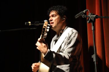 (Müzik: Sao Paulo 'daki Tom Brasil' de şarkıcı Jorge Vercillo 'nun gösterisi. 7 Ağustos 2021, Sao Paulo, Brezilya: Şarkıcı Jorge Vercillo, Tom Brasil tiyatrosunda, Santo Amaro, Sao Paulo 'daki Chacara Santo Antonio' da 