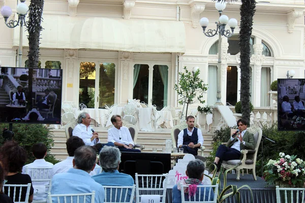 Interjú Sorozat Terrazza Della Dolce Vita Val Riminiben Olaszországban Augusztus — Stock Fotó