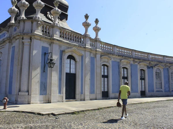 Int ケルーズ国立宮殿の眺め 2021年8月9日 ポルトガルのケルーズ リスボンの首都圏にあるケルーズ国立宮殿の眺めは 月曜日にその素晴らしさと建築の詳細の活気に魅了されます — ストック写真