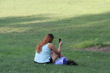 12 Ağustos 2021, New York, ABD: New York 'un yanı sıra bunaltıcı bir sıcaklığa maruz kaldı. 90 