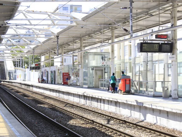 Augustus 2021 Lissabon Portugal Verkeer Van Mensen Treinstations Tussen Lissabon — Stockfoto