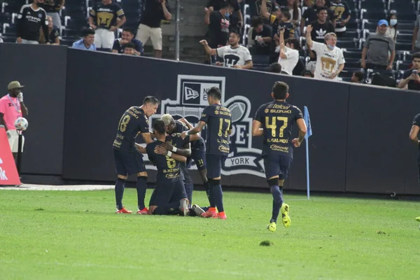 2021年リーグカップ準々決勝 Nycfc対プマス 8月11 2021 ブロンクスニューヨーク ニューヨークのヤンキースタジアムで開催された2021リーグカップの準々決勝に有効なNycfcとプーマスUnamの間のサッカー試合 — ストック写真