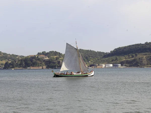 Wycieczka Łodzią Rzece Tejo Lizbonie Sierpnia 2021 Lizbona Portugalia Ludzie — Zdjęcie stockowe