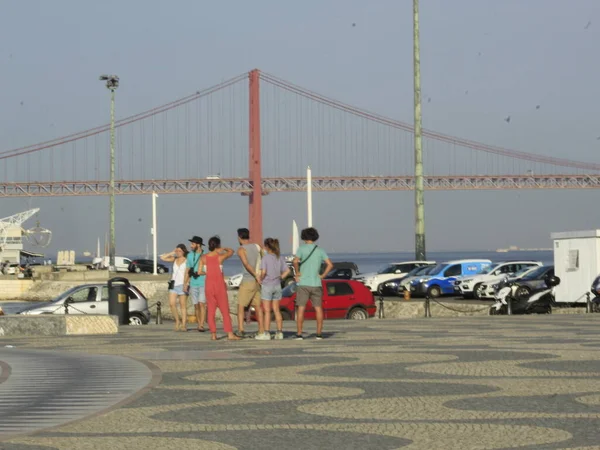 Srpna 2021 Lisabon Portugalsko Pohyb Osob Památníku Objevů Jednom Nejnavštěvovanějších — Stock fotografie