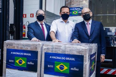 Butantan Enstitüsü 'nden yeni Coronavac yığını. 18 Ağustos 2021, Sao Paulo, Brezilya: Sao Paulo Valisi, Joao Doria, Butantan Enstitüsü müdürü Dimas Covas ve sağlık bakanı Jean Gorinchteyn ile birlikte