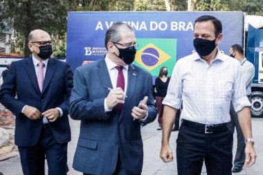 Butantan Enstitüsü 'nden yeni Coronavac yığını. 18 Ağustos 2021, Sao Paulo, Brezilya: Sao Paulo Valisi, Joao Doria, Butantan Enstitüsü müdürü Dimas Covas ve sağlık bakanı Jean Gorinchteyn ile birlikte