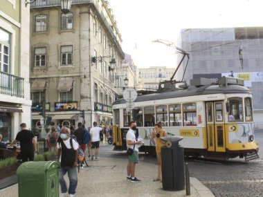 Lizbon 'daki Figueira Meydanı. 14 Ağustos 2021, Lizbon, Portekiz: Figueira Meydanı 'nda 14 Ağustos Cumartesi günü, Lizbon şehir merkezinde bulunan insanların hareketi)