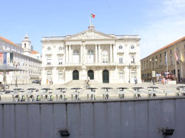 Lizbon, Portekiz: Lizbon 'daki Municipio Meydanı' nda, Pacos 'un Concelho binasında, Şehir Konseyi' nin genel merkezinde 15 Pazar günü bir hareketlilik meydana geldi.).  