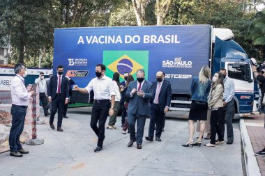 Butantan Enstitüsü 'nden yeni Coronavac yığını. 18 Ağustos 2021, Sao Paulo, Brezilya: Sao Paulo Valisi, Joao Doria, Butantan Enstitüsü müdürü Dimas Covas ve sağlık bakanı Jean Gorinchteyn ile birlikte