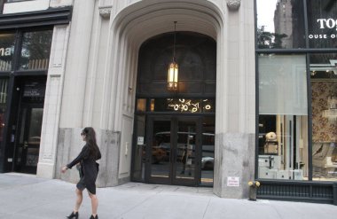 Amazon 'dan milyarder Jeff Bezos New York' taki 212. Cadde 'den 23 milyon dolarlık yeni bir birim satın aldı. 18 Ağustos 2021, New York, ABD: Amazon 'un kurucusu milyarder Jeff Bezos 212. Cadde' deki bir binadan yeni bir ünite (20A) satın aldı.