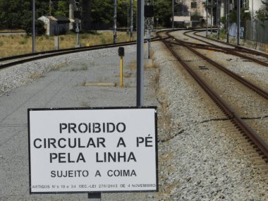 Setubal 'deki Barreiro Tren İstasyonu manzarası. 18 Ağustos 2021, Setubal, Brezilya: Barreiro Tren İstasyonu manzarası, Setubal, Çarşamba (18). Bu hat, Margem Sul do Tejo demiryolu hizmetleri arasında bir arayüz görevi görmektedir.