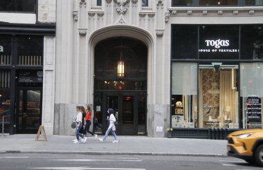 Amazon 'dan milyarder Jeff Bezos New York' taki 212. Cadde 'den 23 milyon dolarlık yeni bir birim satın aldı. 18 Ağustos 2021, New York, ABD: Amazon 'un kurucusu milyarder Jeff Bezos 212. Cadde' deki bir binadan yeni bir ünite (20A) satın aldı.