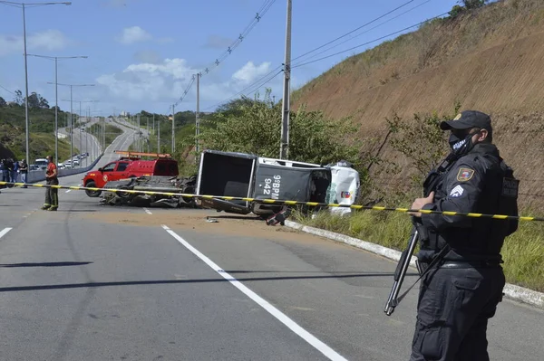 Politieauto Gestolen Auto Vallen Van Een Klif Tijdens Een Achtervolging — Stockfoto