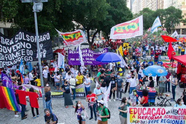 Rio de Janeiro 'daki İdari Reformun PEC 32' sine karşı düzenlenen protestoda belediye memurları bir araya geldi. 18 Ağustos 2021, Rio de Janeiro, Brezilya: İdari Reform 32 'ye karşı bir protesto belediye memurlarını bir araya getirdi