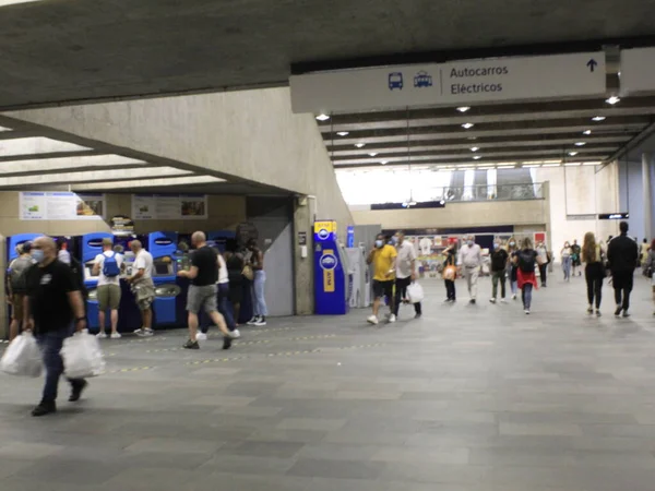 アラメダとカイスはリスボン地下鉄のソドレ駅を利用している 2021年8月20日ポルトガル リスボンアラメダ カイス ソドレ地下鉄駅周辺のポルトガルの首都リスボンでの動き — ストック写真