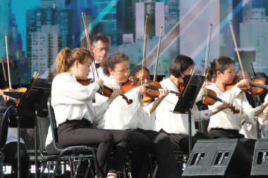 Central Park 'taki Mezunlar Günü Konseri' ne bayılırız. 21 Ağustos 2021, New York, ABD: WE LOVE NYC: The Homecoming Concert resmen New York Filarmoni Orkestrası Andrea Bocelli tarafından açıldı ve Gayle King tarafından sunuldu 