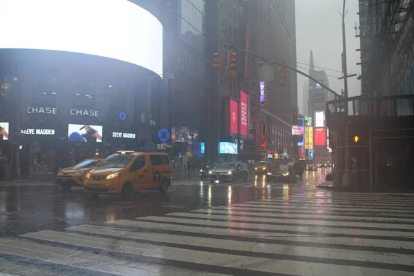 Henri Hurrikán Heves Esőzést Károkat Okoz Times Square Augusztus 2021 — Stock Fotó